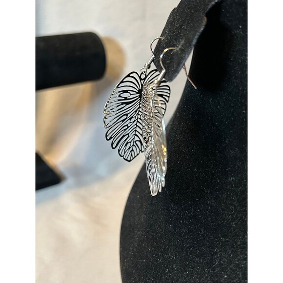 Paparazzi Silver Tone Leaf Earrings - Picture 2 of 3